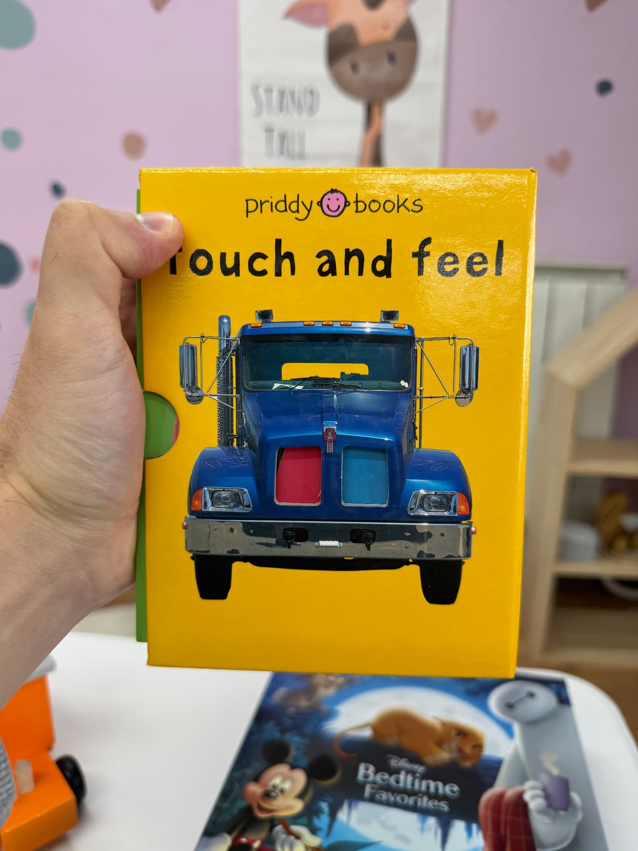 Words - Touch and Feel (набор из 4 книг) Priddy Books