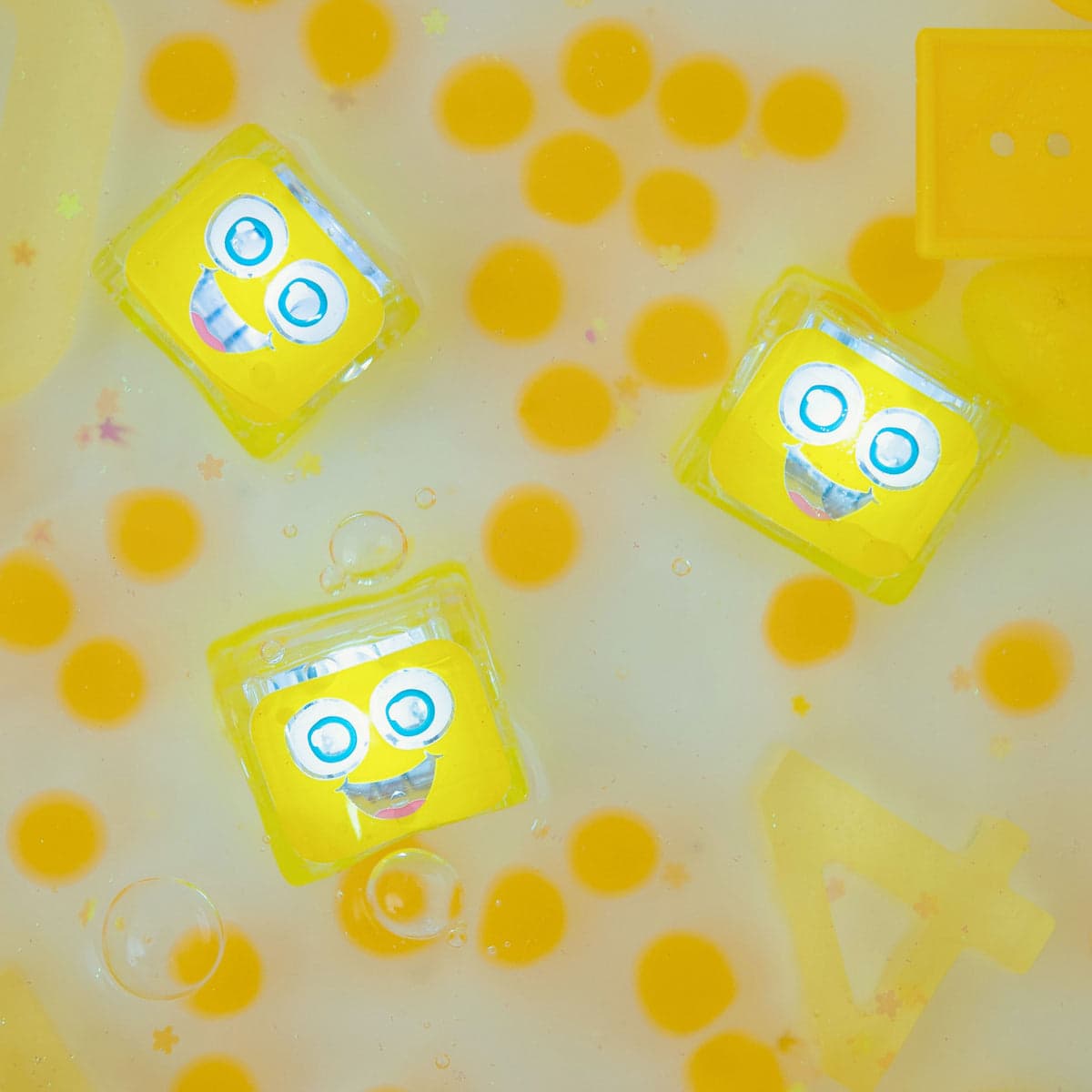 Glo Pals. Light-Up Cubes. Alex. 4 Cubes